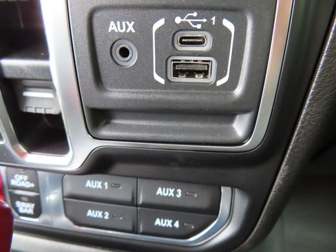 Certified 2024 Jeep Wrangler Unlimited Rubicon w/ Technology Group AWD/4WD image 12