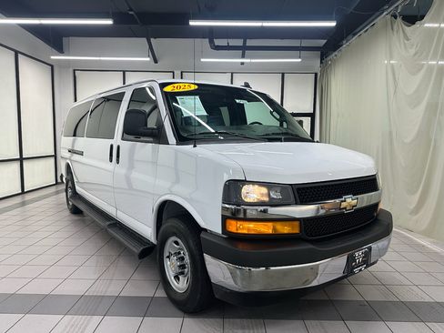 Used 2025 Chevrolet Express 3500 LT w/ LT Preferred Equipment Group RWD image 2