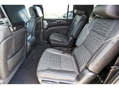 Used 2023 Cadillac Escalade ESV Sport Platinum image 7