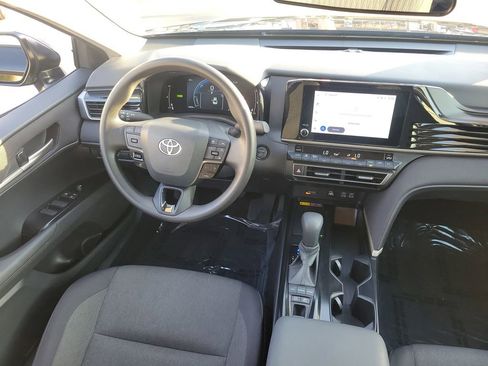 Used 2025 Toyota Camry LE image 11