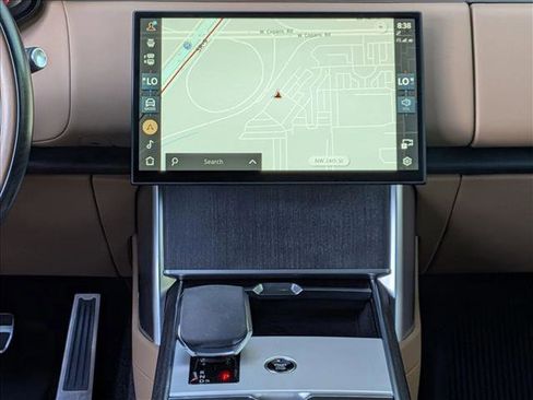 Certified 2025 Land Rover Range Rover SE AWD/4WD image 12
