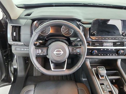 Used 2025 Nissan Pathfinder SL FWD image 19
