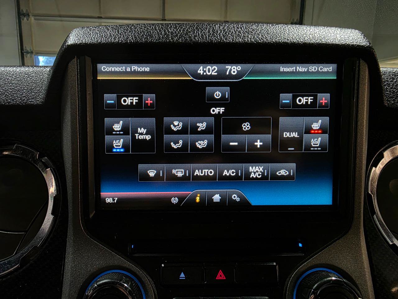 Used 2016 Ford F250 Lariat w/ Lariat Ultimate Package AWD/4WD image 38