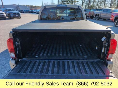 Used 2019 Toyota Tacoma TRD Off-Road image 15