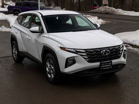 Used 2023 Hyundai Tucson SE image 3
