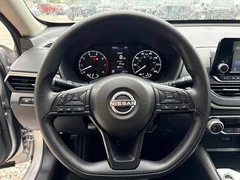 Used 2024 Nissan Altima 2.5 S FWD image 23