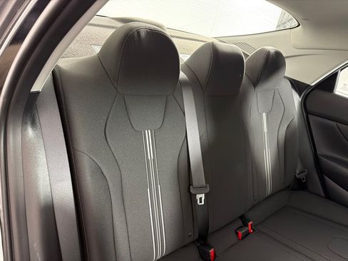 Used 2022 Hyundai Elantra SEL w/ Convenience Package FWD image 17