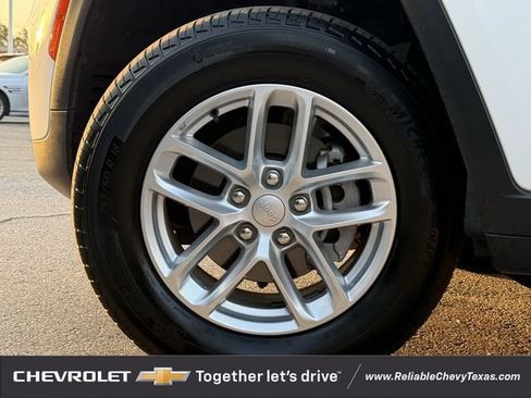 Used 2025 Jeep Grand Cherokee Laredo X RWD image 10