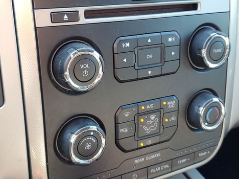 Used 2017 Ford Expedition XLT image 24