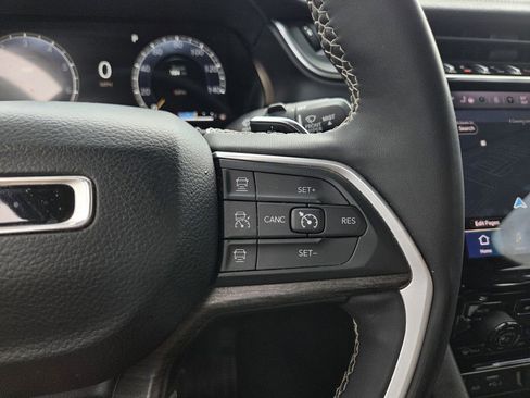 Used 2023 Jeep Grand Cherokee L Limited AWD/4WD image 23