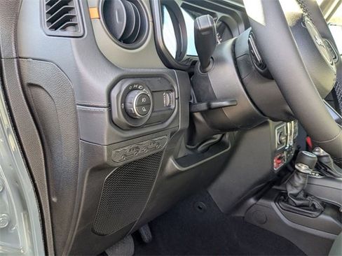 New 2025 Jeep Gladiator Mojave image 15