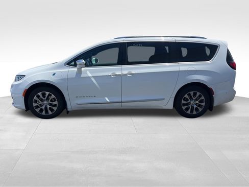 Used 2022 Chrysler Pacifica Pinnacle FWD image 8