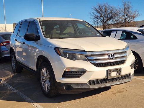 Used 2017 Honda Pilot LX image 3