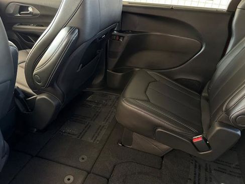 New 2026 Chrysler Pacifica Select image 9