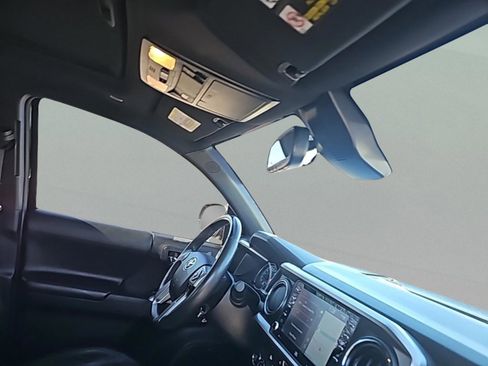 Used 2022 Toyota Tacoma Limited image 35