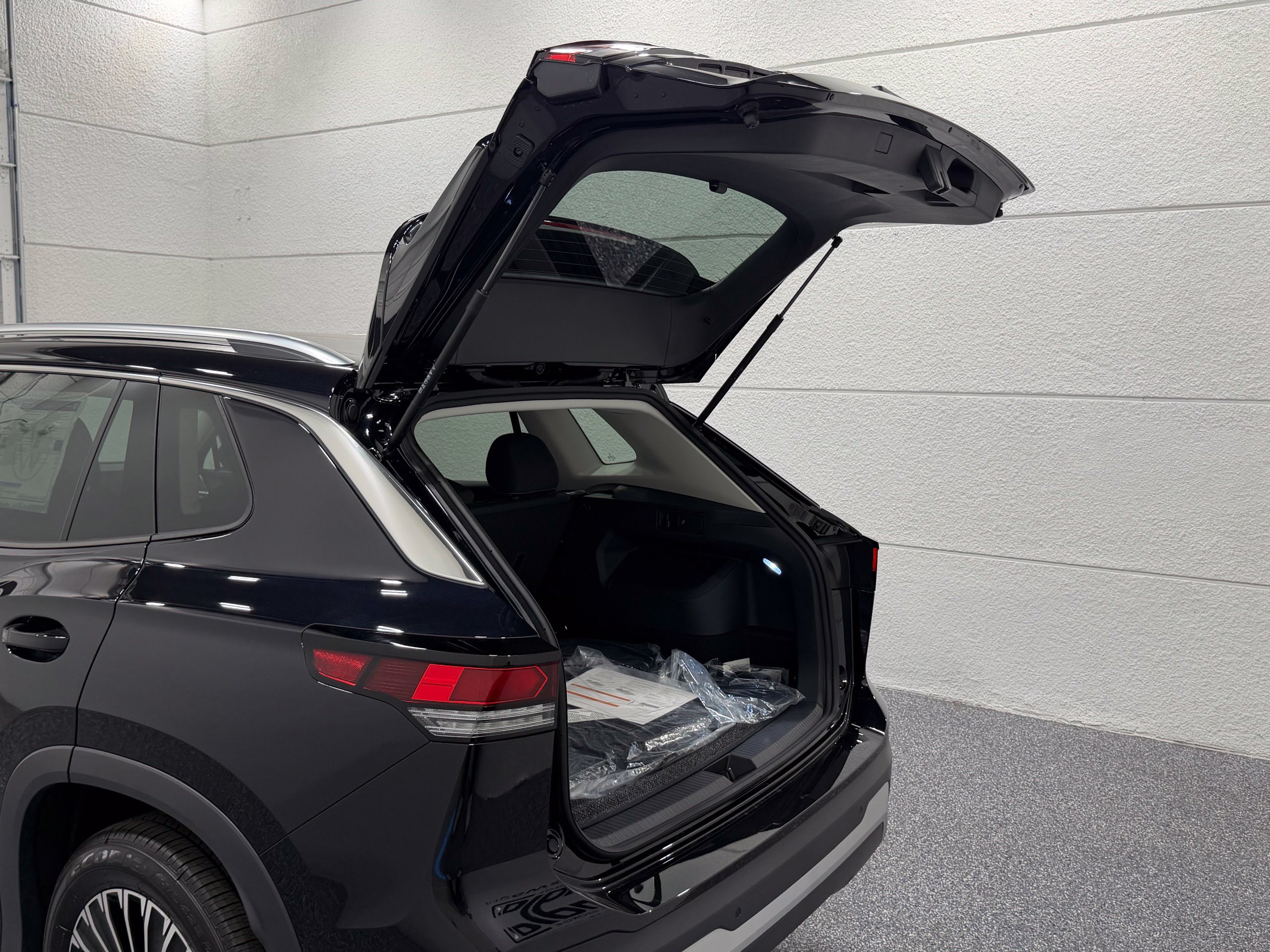 New 2026 Volkswagen Tiguan S FWD image 23