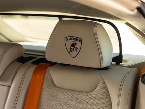 Used 2025 Lamborghini Urus SE AWD/4WD image 41