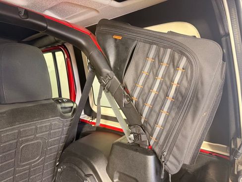 Used 2018 Jeep Wrangler Unlimited Rubicon AWD/4WD image 35