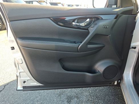 Used 2022 Nissan Rogue Sport SV w/ Technology Package image 12