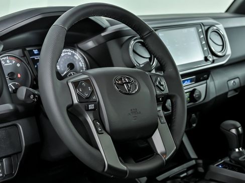 Used 2021 Toyota Tacoma TRD Off-Road AWD/4WD image 23