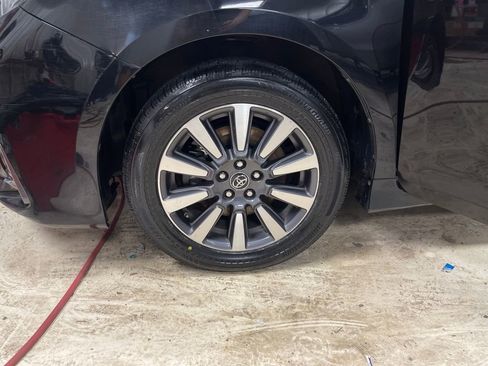 Used 2018 Toyota Sienna Limited image 28