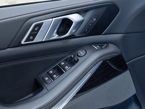 Used 2025 BMW X5 xDrive40i w/ M Sport Package image 11