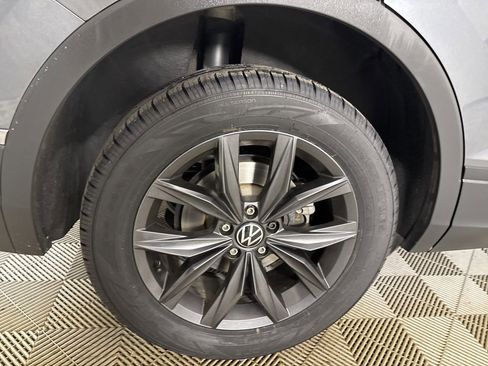 Used 2023 Volkswagen Tiguan SE w/ Panoramic Sunroof Package image 32