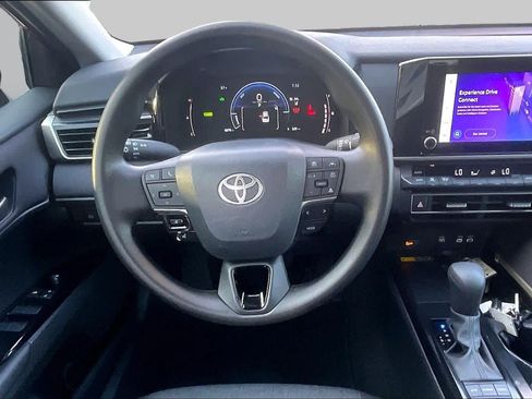 Used 2026 Toyota Camry LE w/ Convenience Package FWD image 6