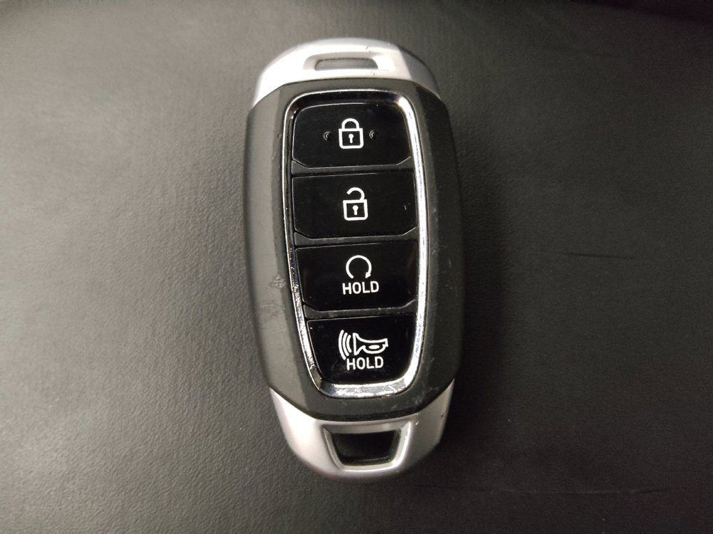 Used 2025 Hyundai Venue SEL FWD image 32