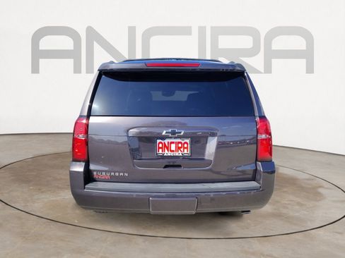 Used 2017 Chevrolet Suburban LT w/ LT Signature Package AWD/4WD image 9