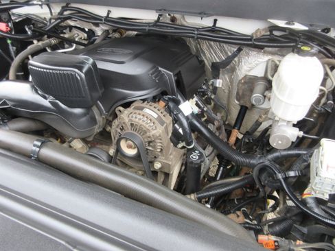 Used 2018 Chevrolet Silverado 2500 W/T w/ Snow Plow Prep Package image 38