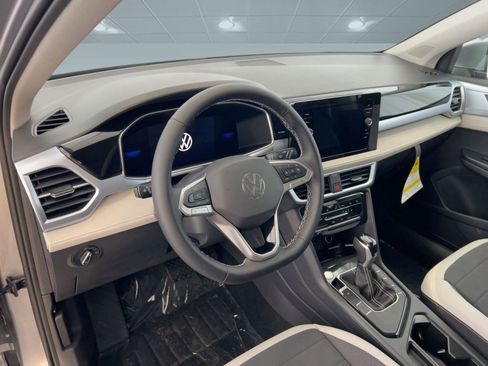 New 2026 Volkswagen Taos SE image 4