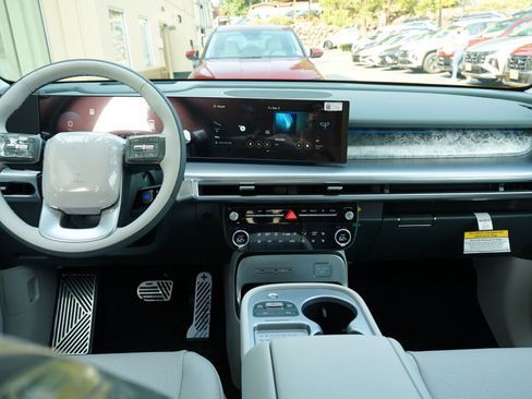 New 2026 Hyundai Ioniq 9 Calligraphy image 10