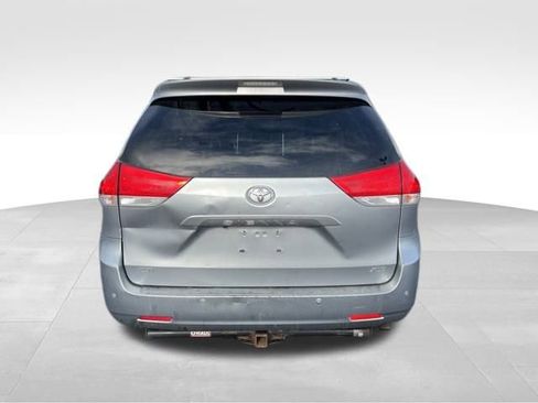 Used 2011 Toyota Sienna XLE image 38