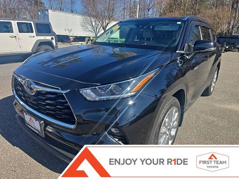 Certified 2021 Toyota Highlander Limited image 1