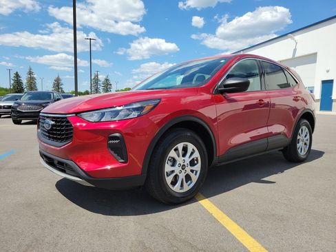 Used 2023 Ford Escape Active AWD/4WD image 2