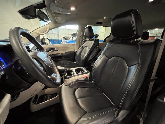 Used 2024 Chrysler Pacifica Touring-L FWD image 21