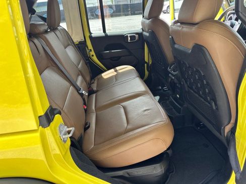 Used 2022 Jeep Wrangler Unlimited Rubicon 4xe w/ Cold Weather Group AWD/4WD image 21