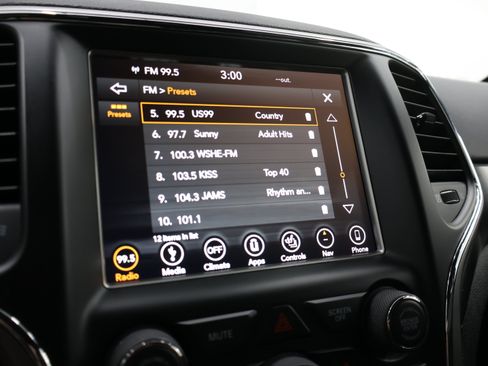 Used 2018 Jeep Grand Cherokee Altitude AWD/4WD image 48
