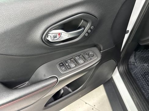 Used 2022 Jeep Cherokee Trailhawk w/ Sound & Nav Group AWD/4WD image 12