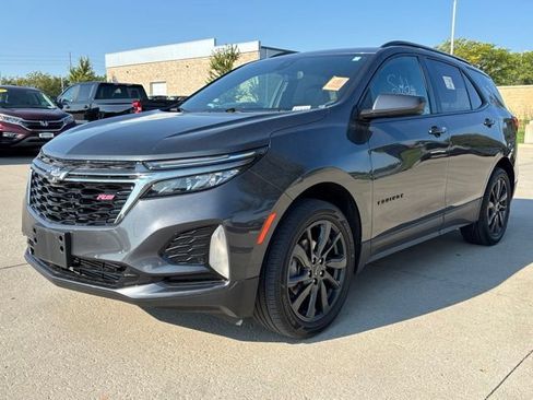 Used 2023 Chevrolet Equinox RS AWD/4WD image 2