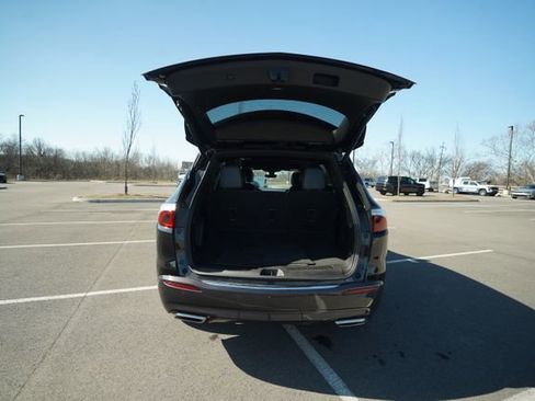 Used 2024 Buick Enclave Premium image 17