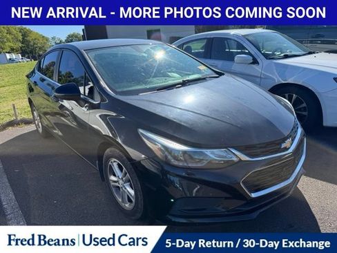 Used 2018 Chevrolet Cruze LT w/ Convenience Package FWD image 1