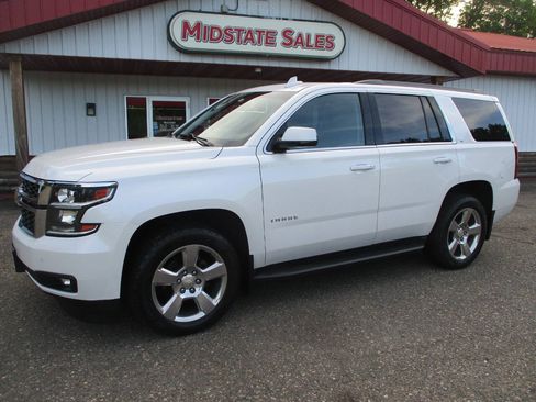 Used 2017 Chevrolet Tahoe LT w/ Luxury Package AWD/4WD image 3
