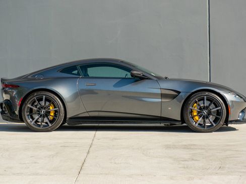 Used 2019 Aston Martin V8 Vantage Coupe image 6