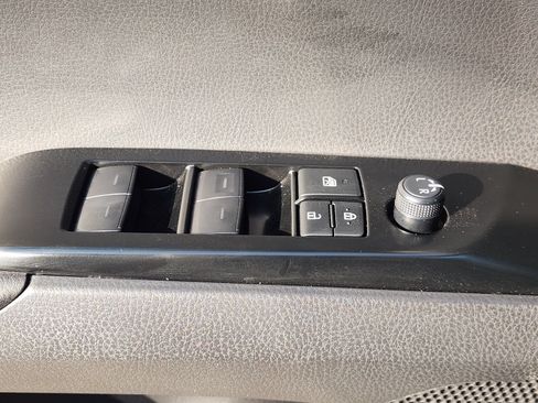 Used 2025 Toyota Camry SE w/ Convenience Package FWD image 28