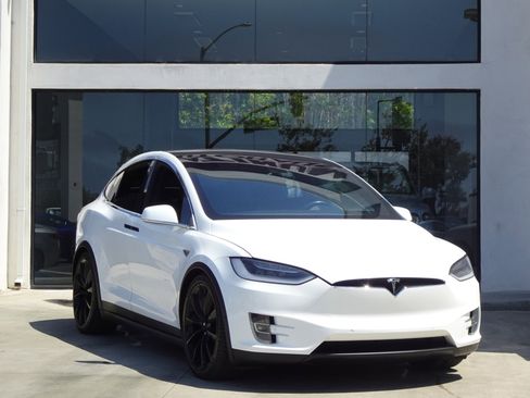 Used 2016 Tesla Model X 90D image 11