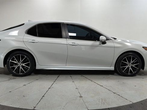 Certified 2022 Toyota Camry SE image 14