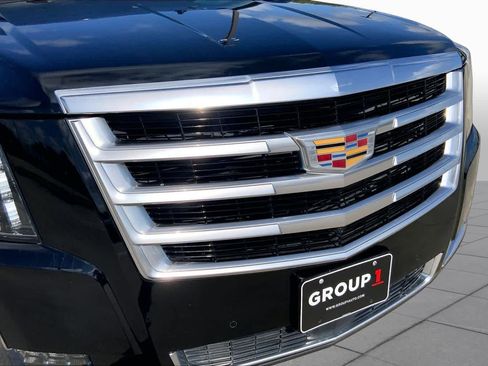 Used 2019 Cadillac Escalade Premium Luxury RWD image 30