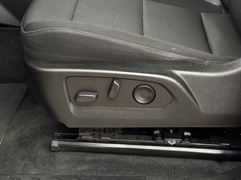 Used 2023 Chevrolet Colorado Trail Boss image 17